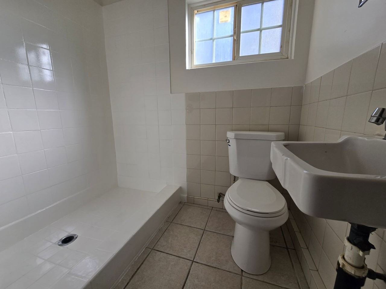 14118-14122 Calvert Street - Photo 7 of 16