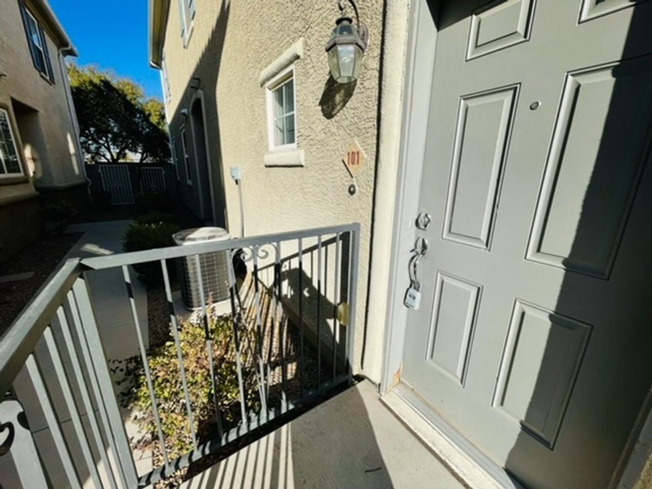 6122 Pine Villa Ave #101 - Photo 3 of 12