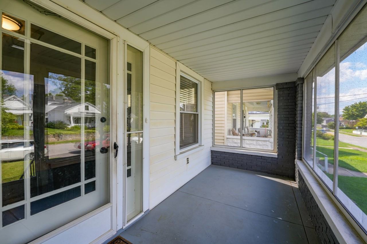 908 Lydia St - Photo 2 of 36