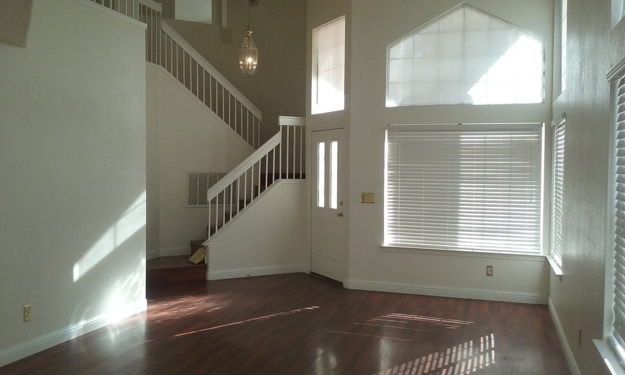 2152 Falcon Pointe Ln - Photo 3 of 9