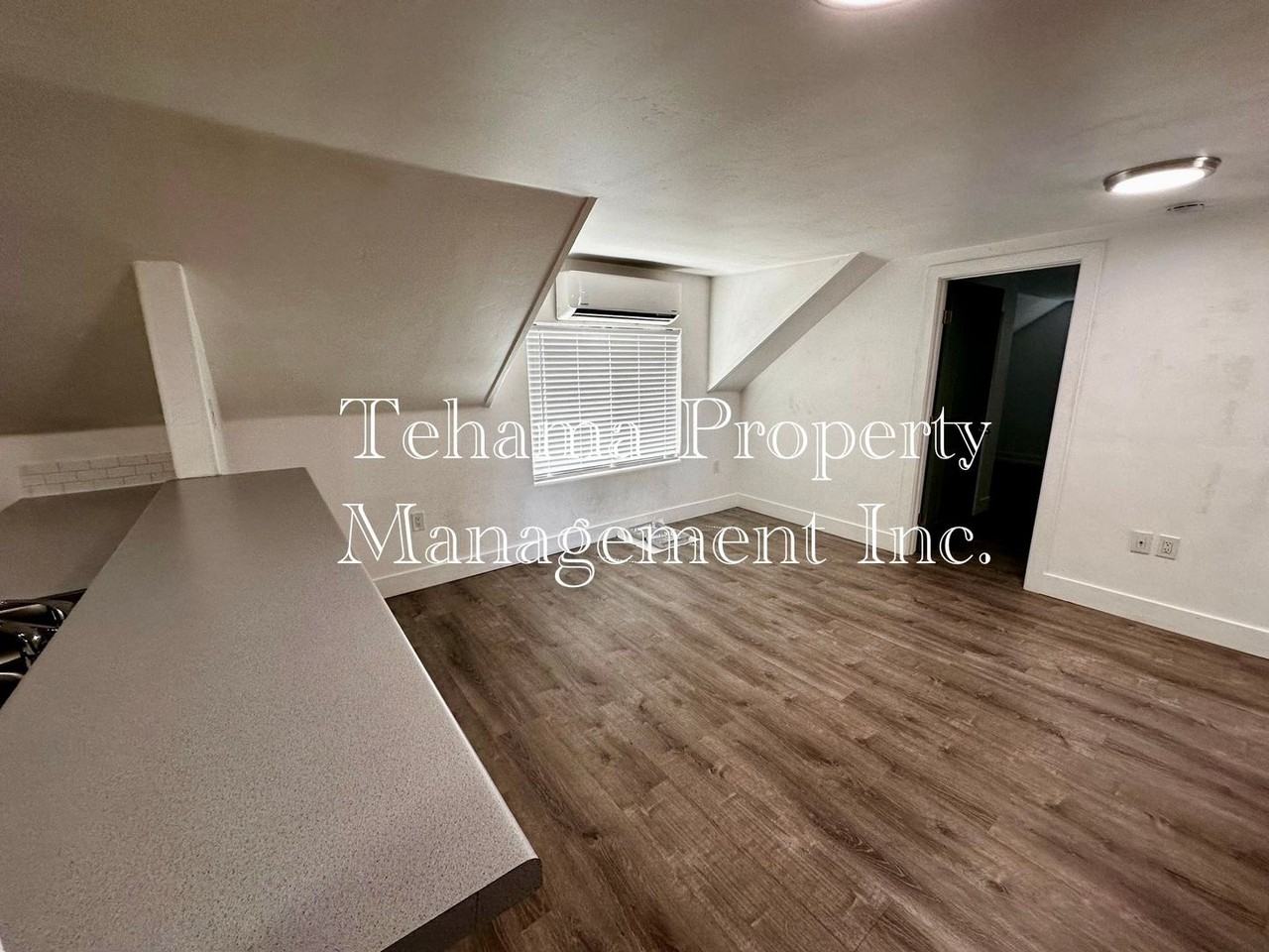 1037 1/2 Johnson St - Photo 2 of 12