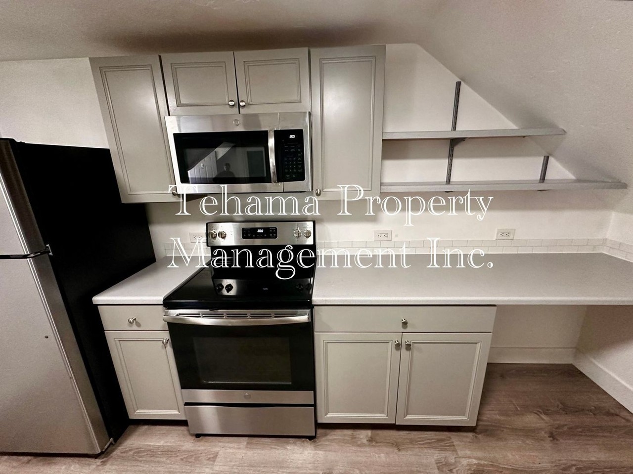 1037 1/2 Johnson St - Photo 4 of 12