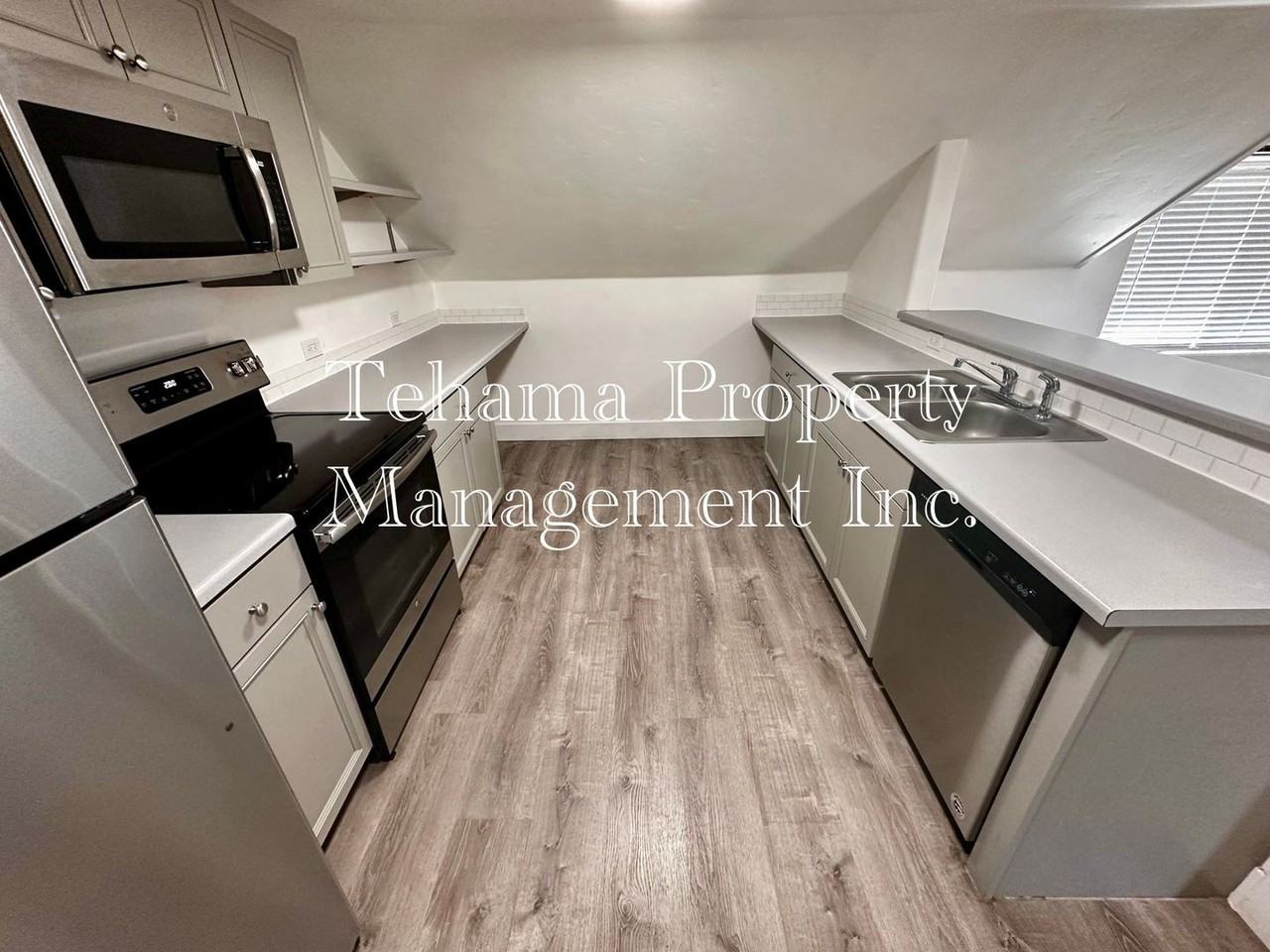 1037 1/2 Johnson St - Photo 5 of 12