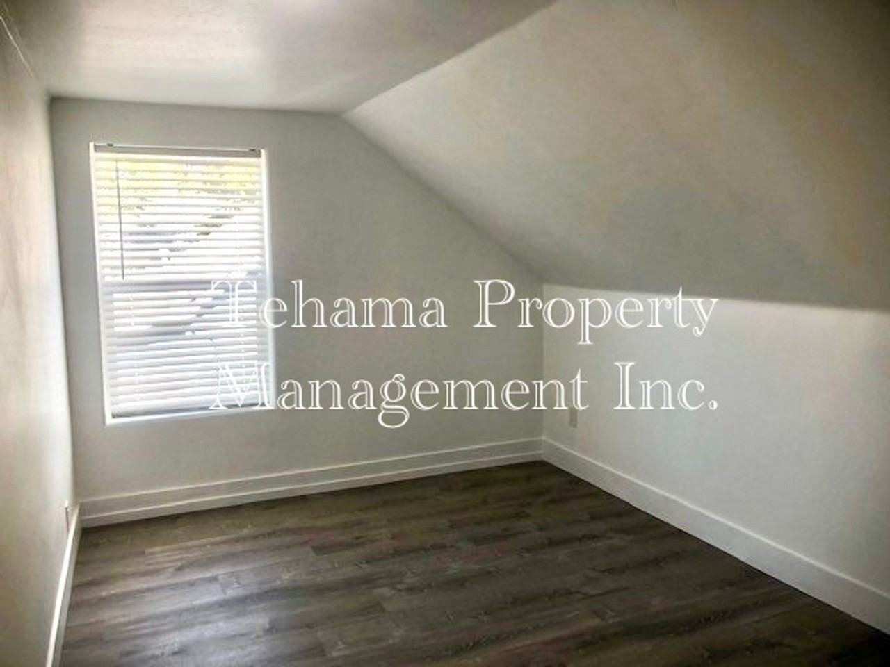 1037 1/2 Johnson St - Photo 7 of 12