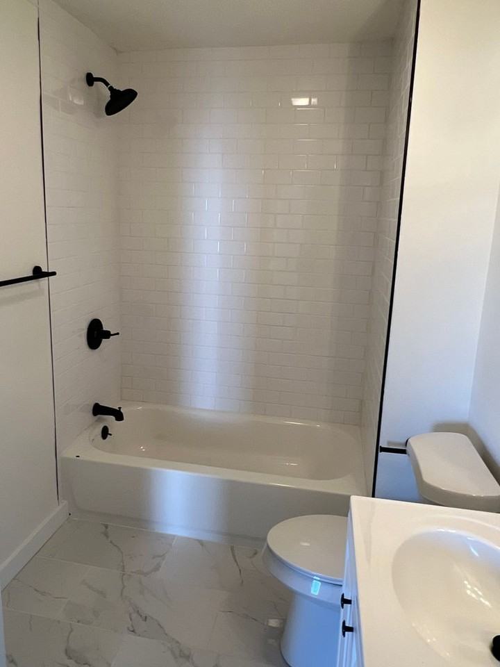 1520 Waterhouse St - Photo 4 of 42