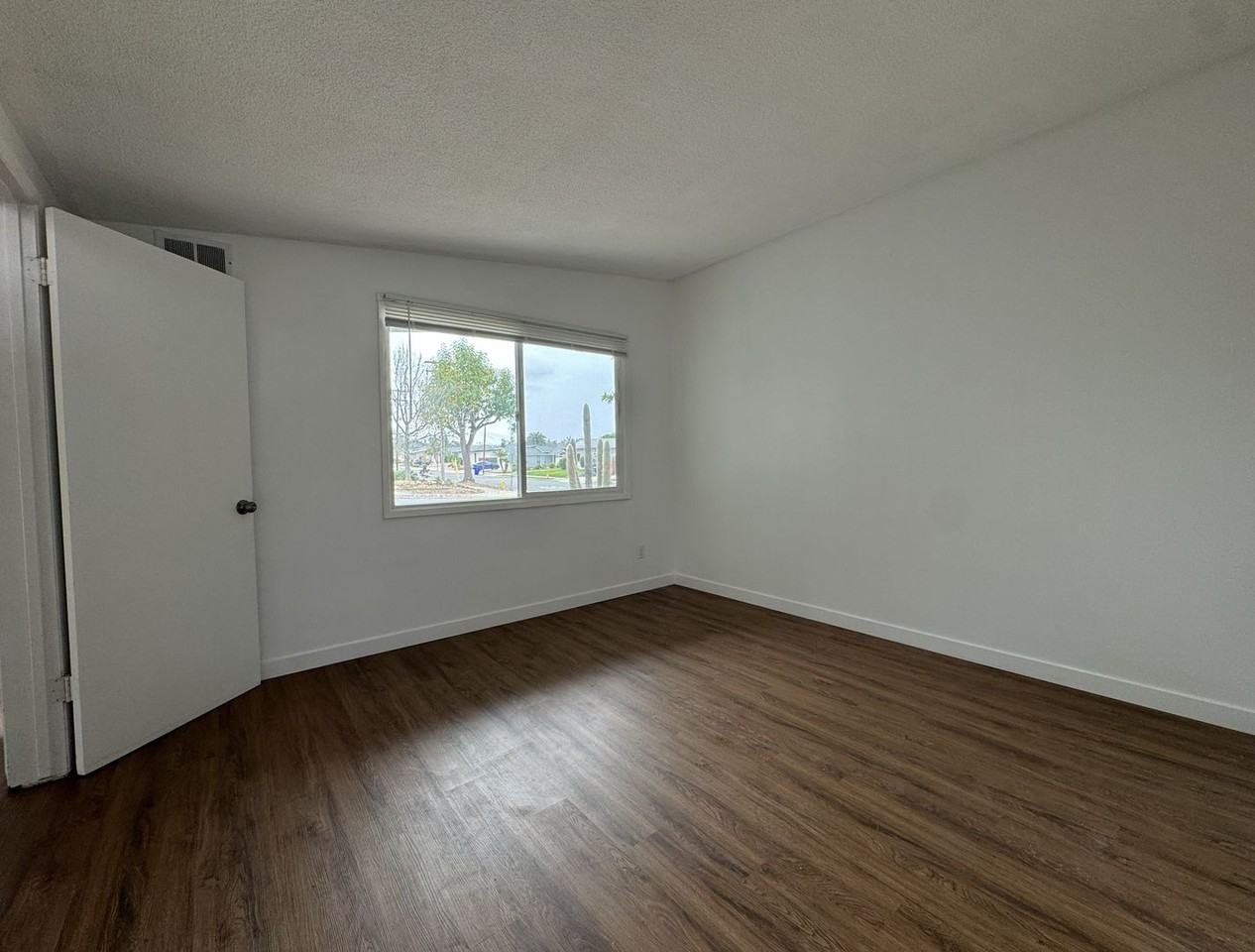 4740 Orcutt Ave - Photo 2 of 28