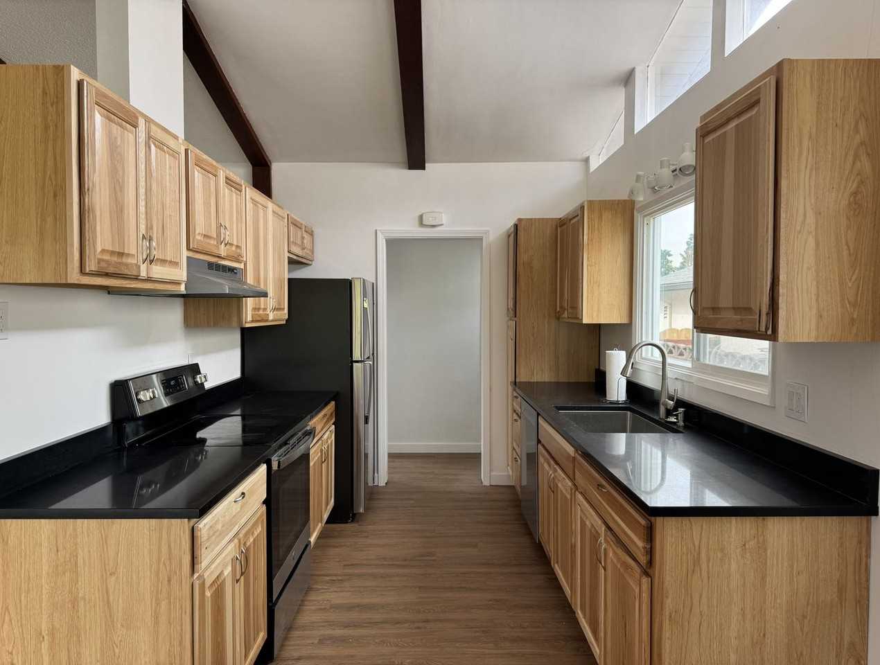 4740 Orcutt Ave - Photo 4 of 28