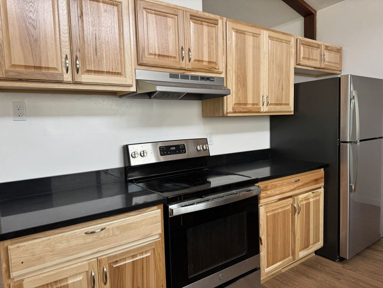 4740 Orcutt Ave - Photo 6 of 28