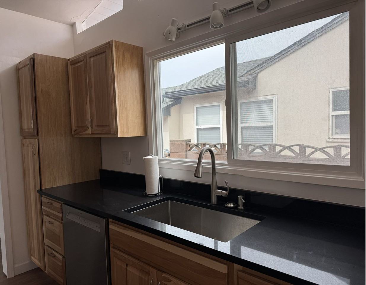 4740 Orcutt Ave - Photo 7 of 28