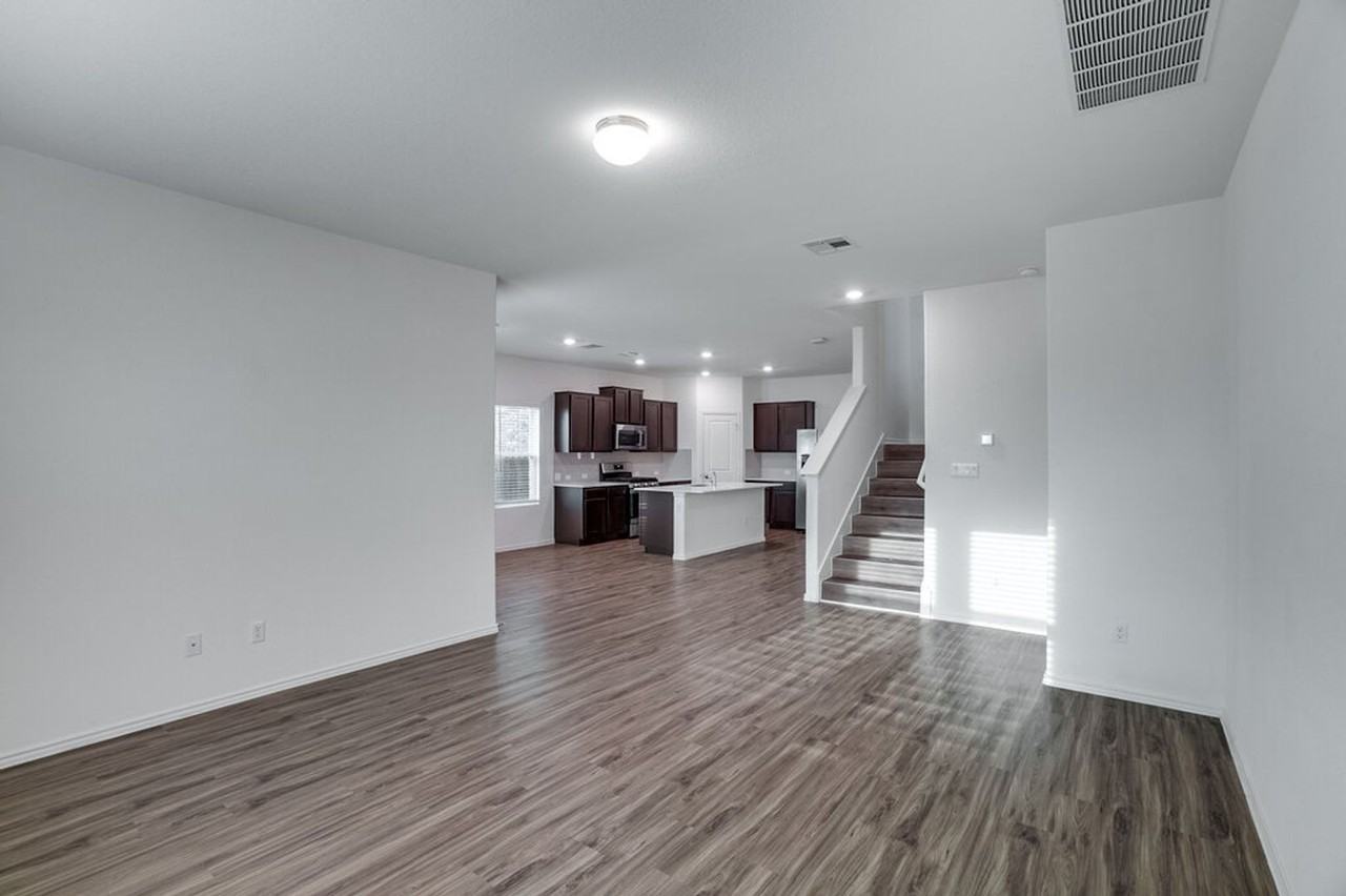 704 Mallow Rd - Photo 3 of 20