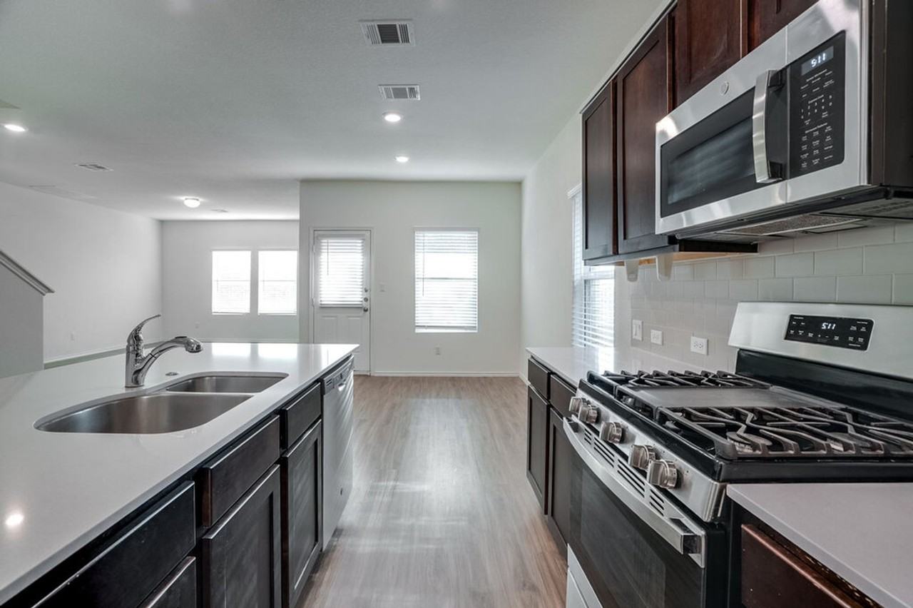 704 Mallow Rd - Photo 4 of 20