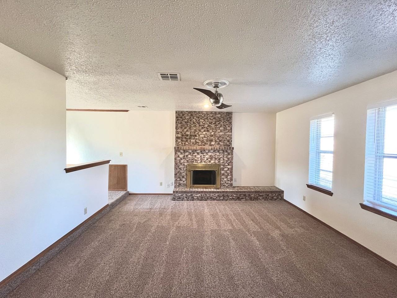 716 Smalley Dr - Photo 2 of 24