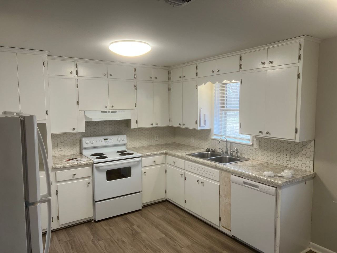 412 Angus St - Photo 4 of 13