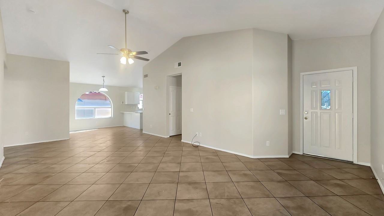 12742 W Palm Ln - Photo 4 of 27