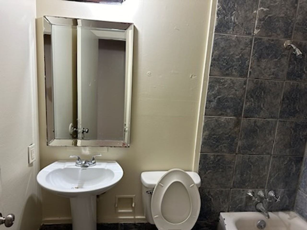 1139 Wooddell Dr - Photo 2 of 14