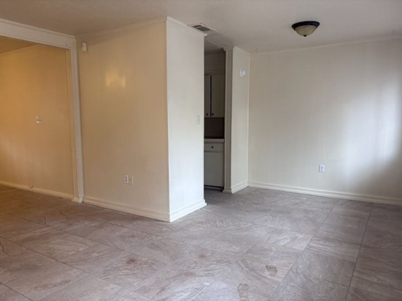 1139 Wooddell Dr - Photo 4 of 14