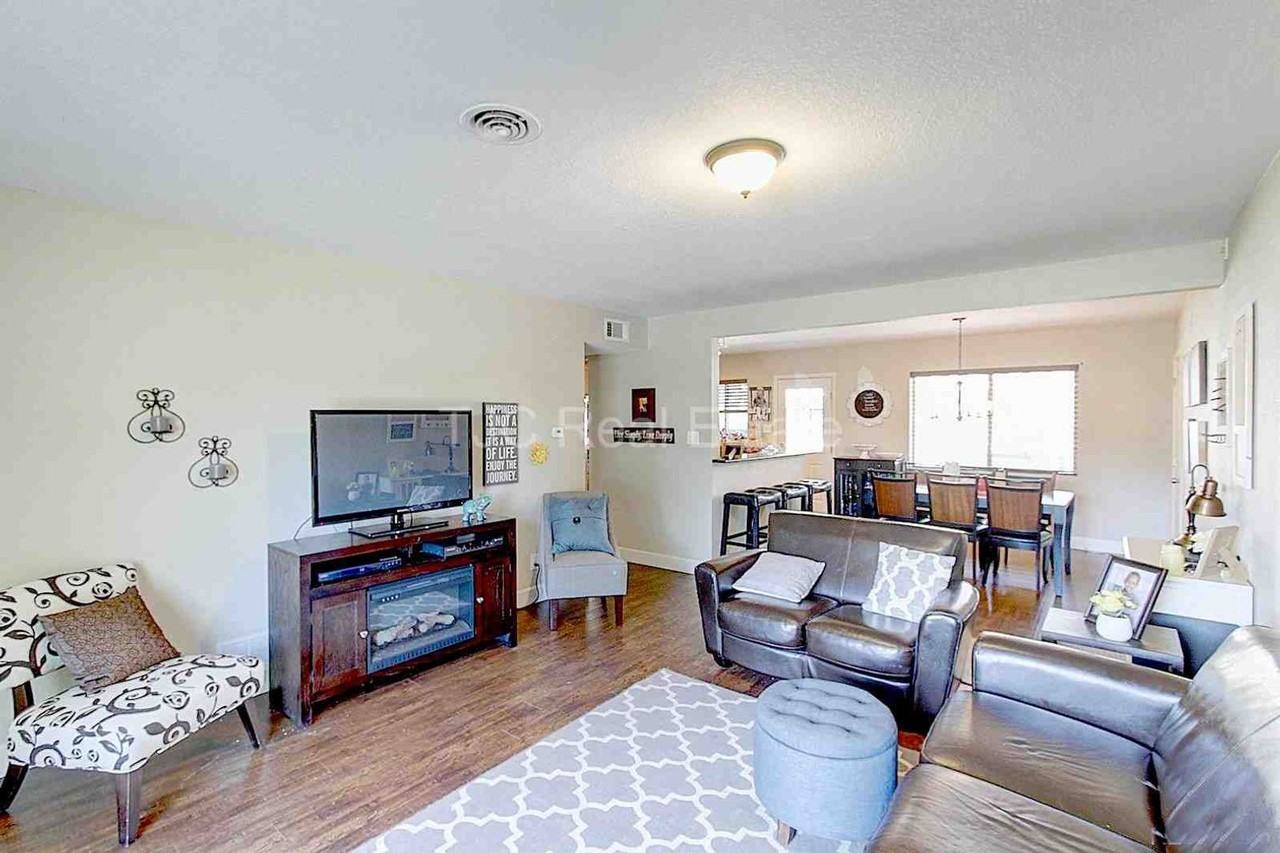 795 Salem St - Photo 3 of 16