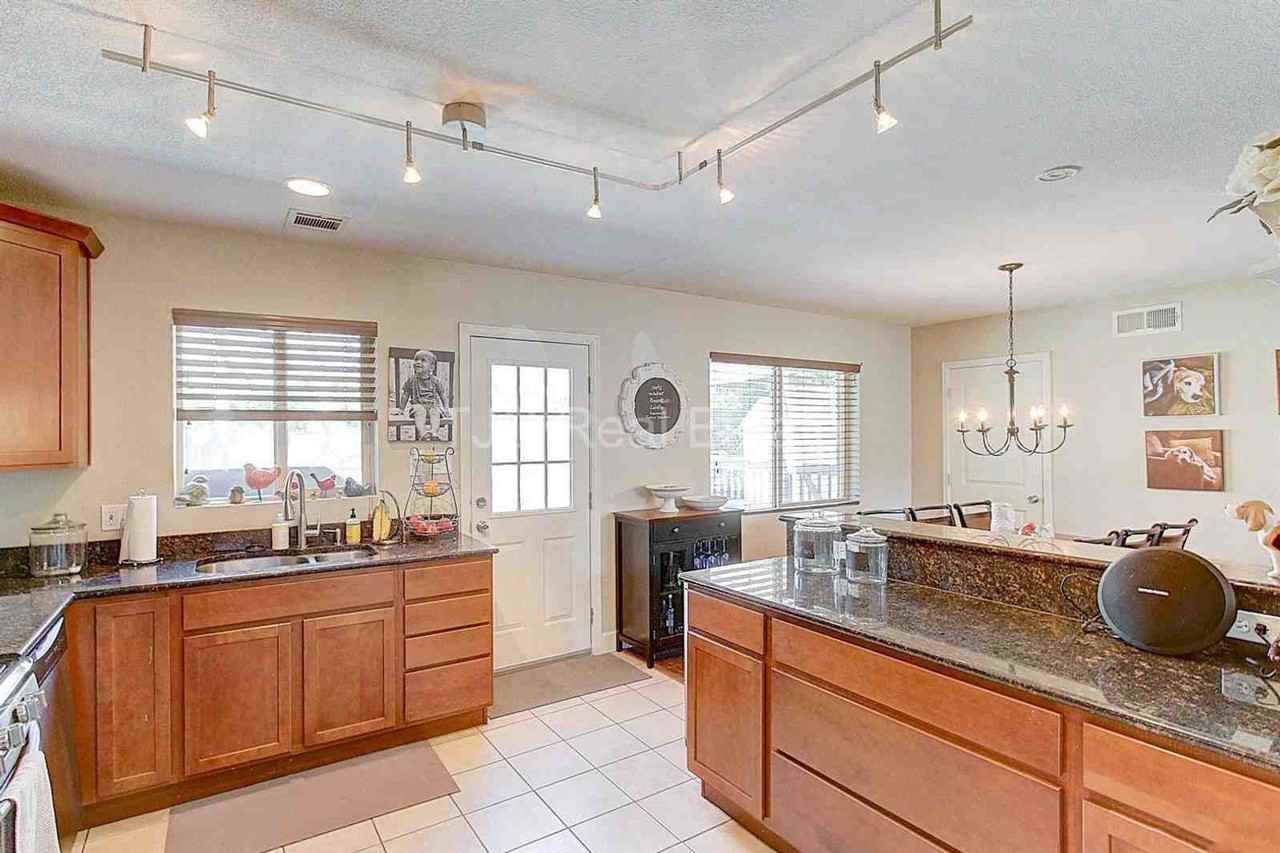 795 Salem St - Photo 4 of 16