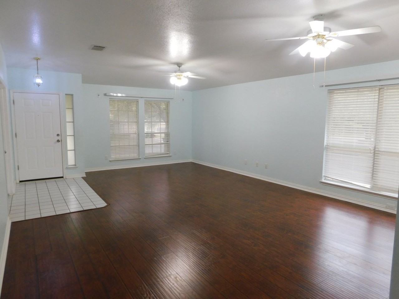 1301 Leah Ln - Photo 4 of 22