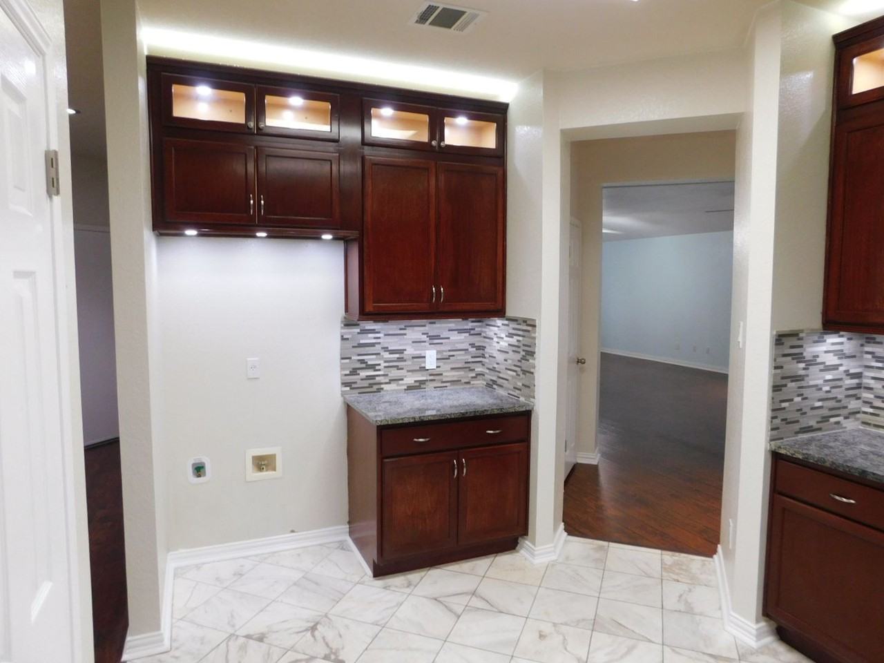 1301 Leah Ln - Photo 7 of 22