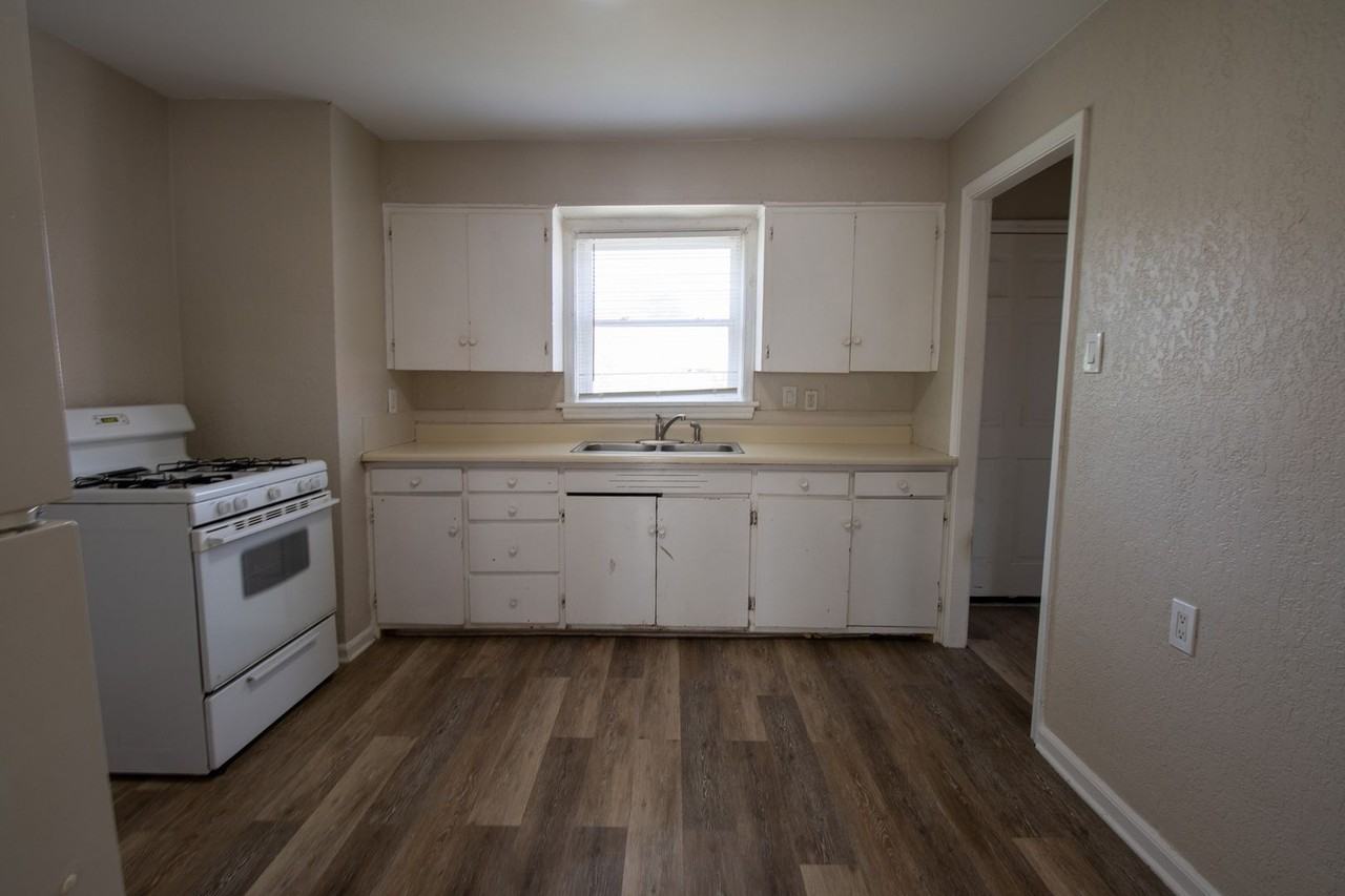 1203 N Garth Ave - Photo 4 of 16