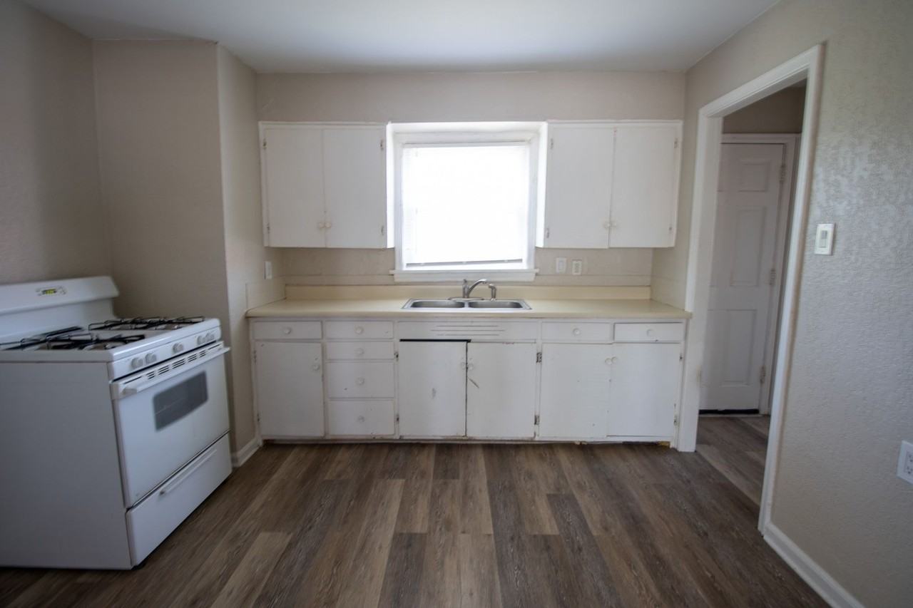 1203 N Garth Ave - Photo 5 of 16