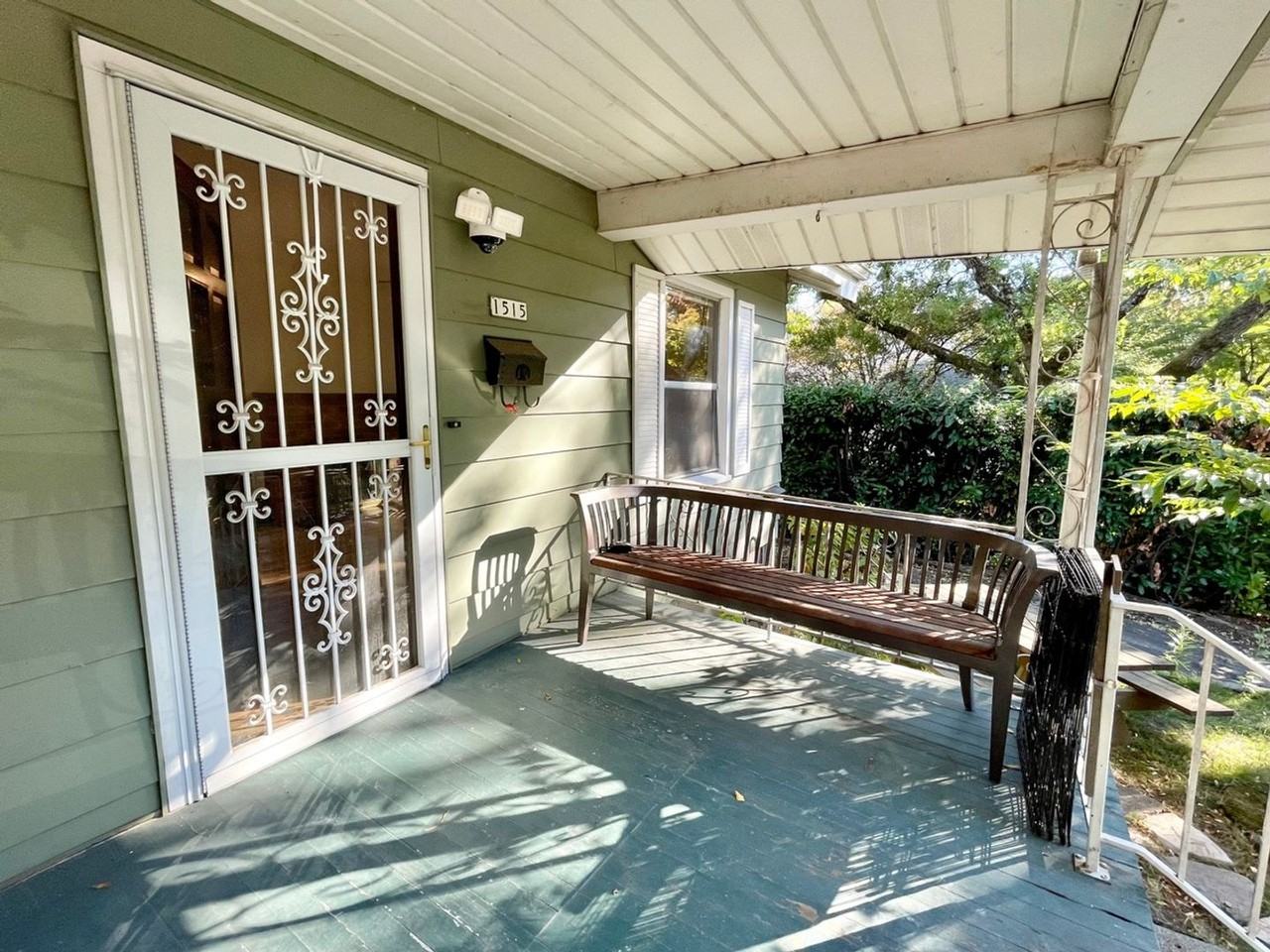 1515 Se Claybourne St - Photo 2 of 20