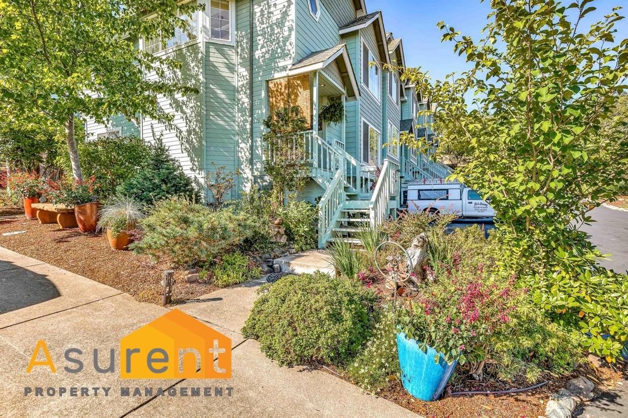 573 Scenic Dr - Photo 2 of 17