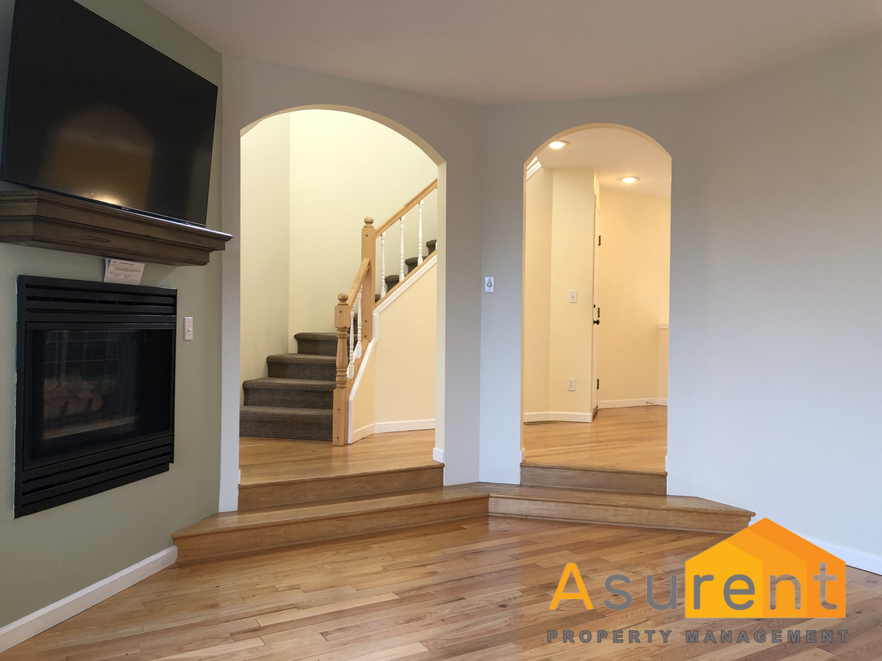 573 Scenic Dr - Photo 3 of 17