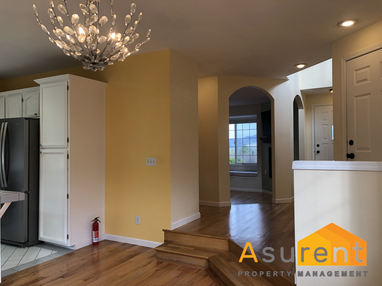 573 Scenic Dr - Photo 4 of 17