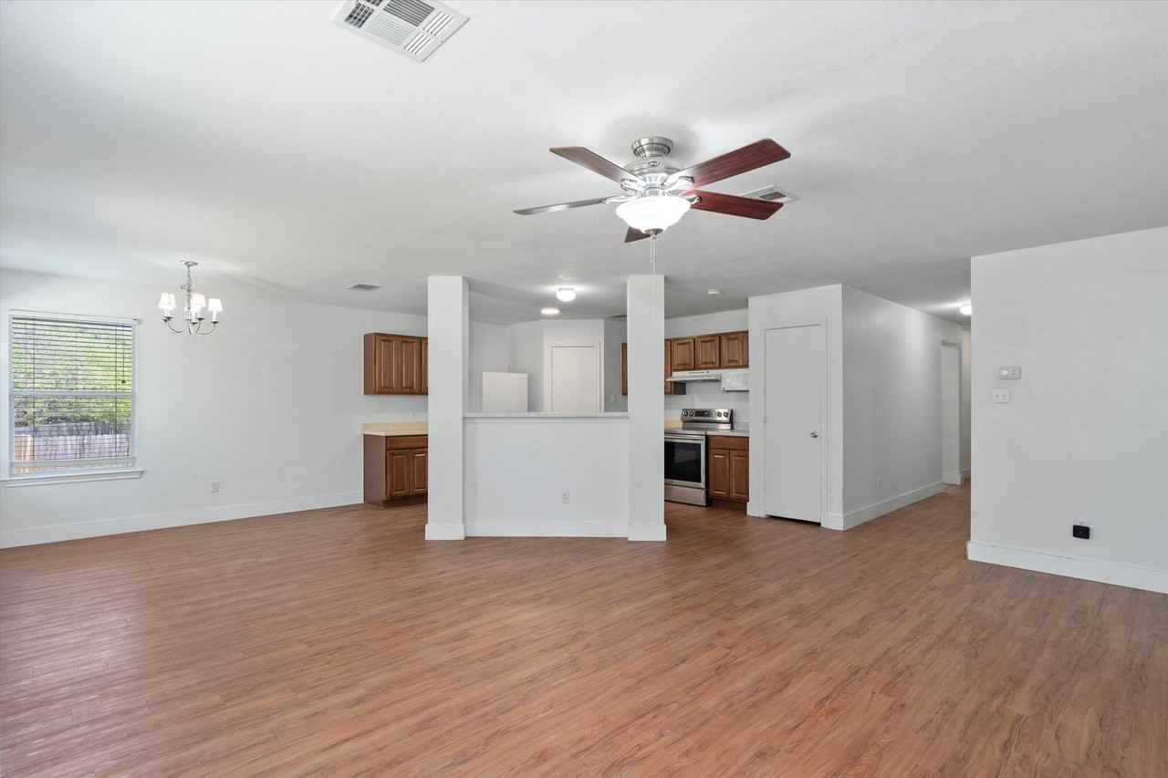 1015 Glen Meadow Cv - Photo 7 of 28