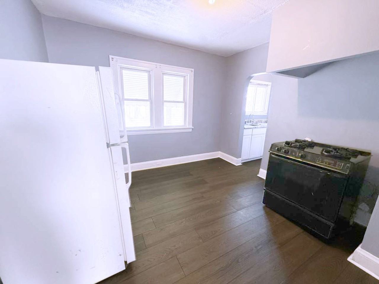 14410 Kingsford Ave - Photo 2 of 17