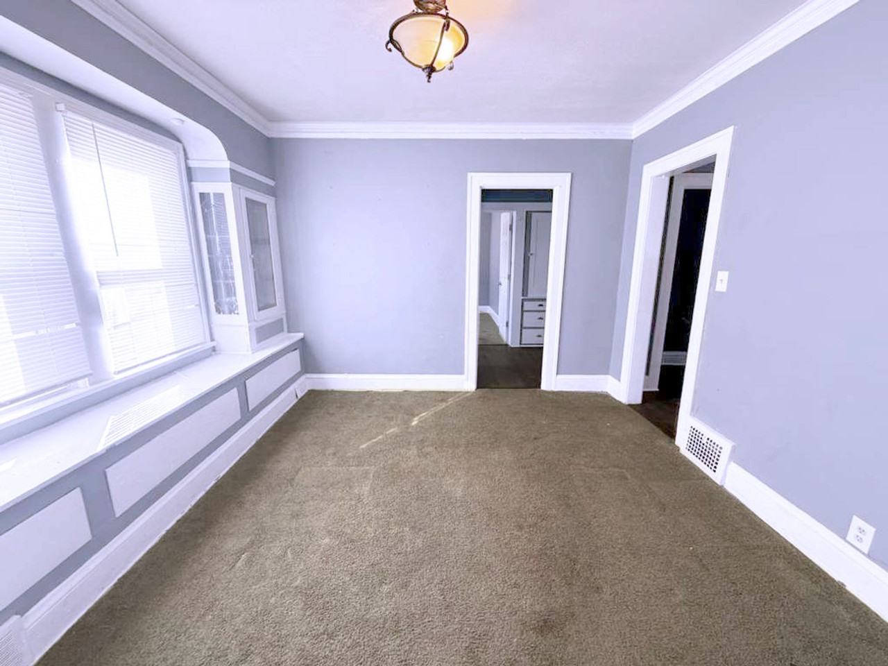 14410 Kingsford Ave - Photo 4 of 17