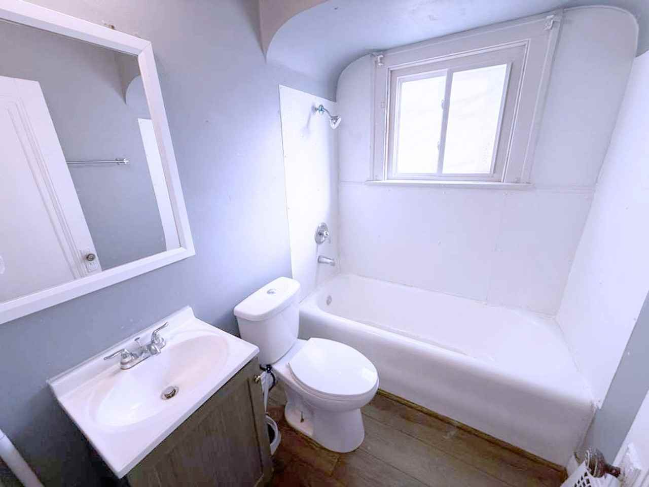 14410 Kingsford Ave - Photo 5 of 17