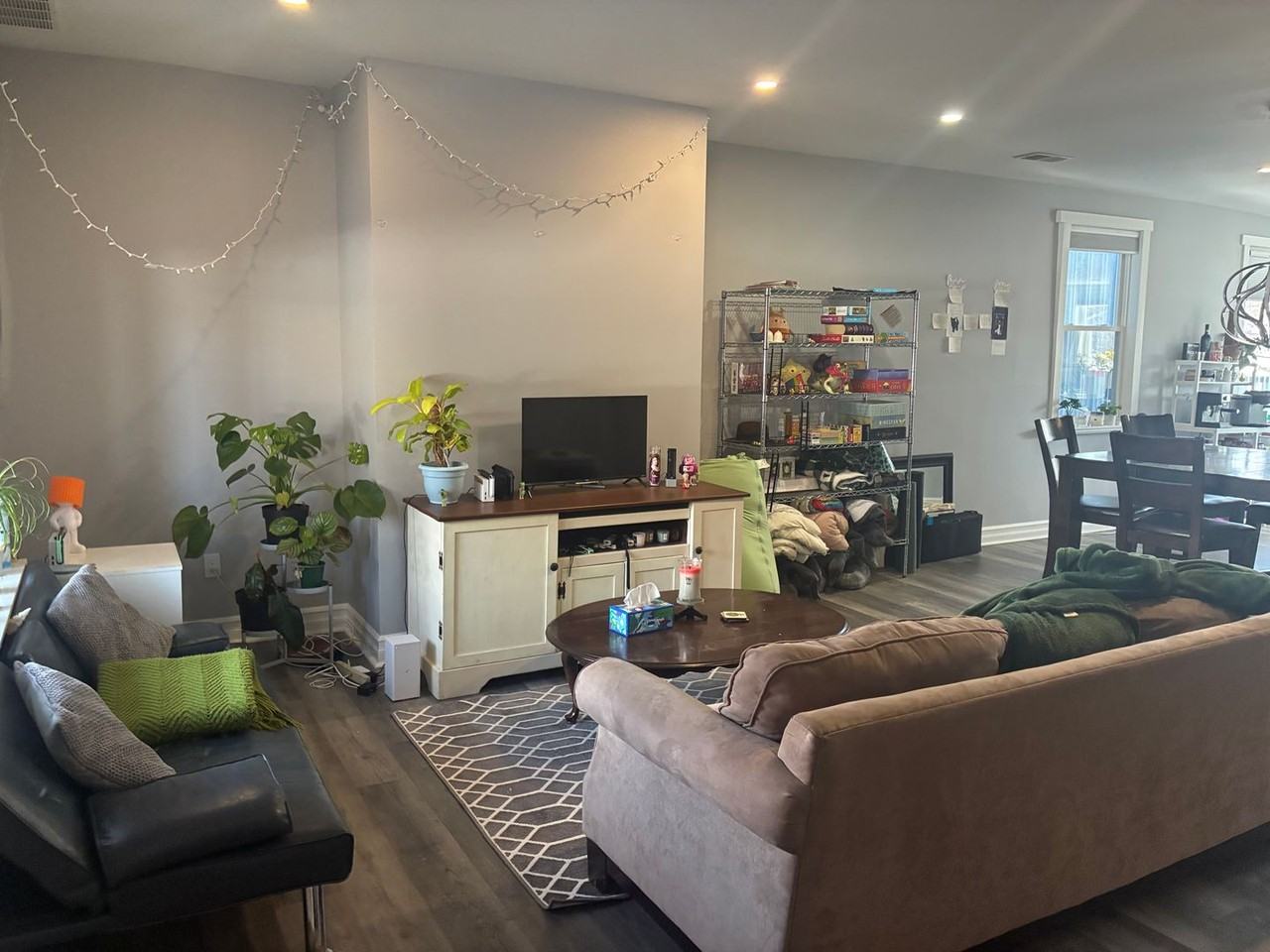 3372 Webster Ave - Photo 2 of 18