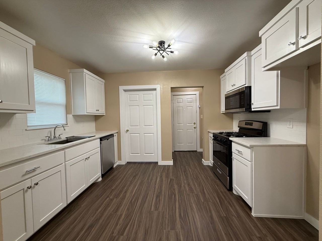 427 W Woldert St - Photo 3 of 13