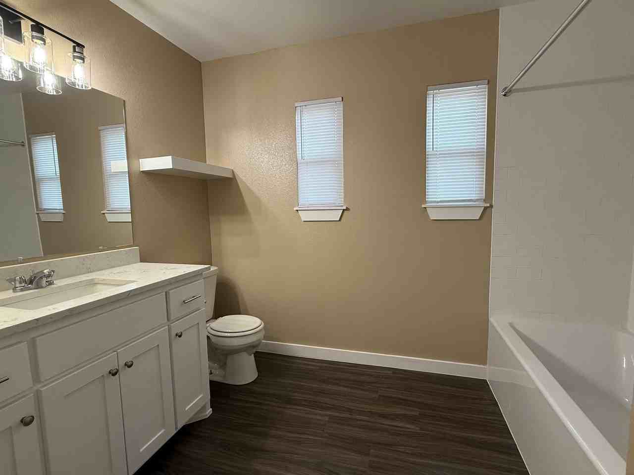 427 W Woldert St - Photo 6 of 13