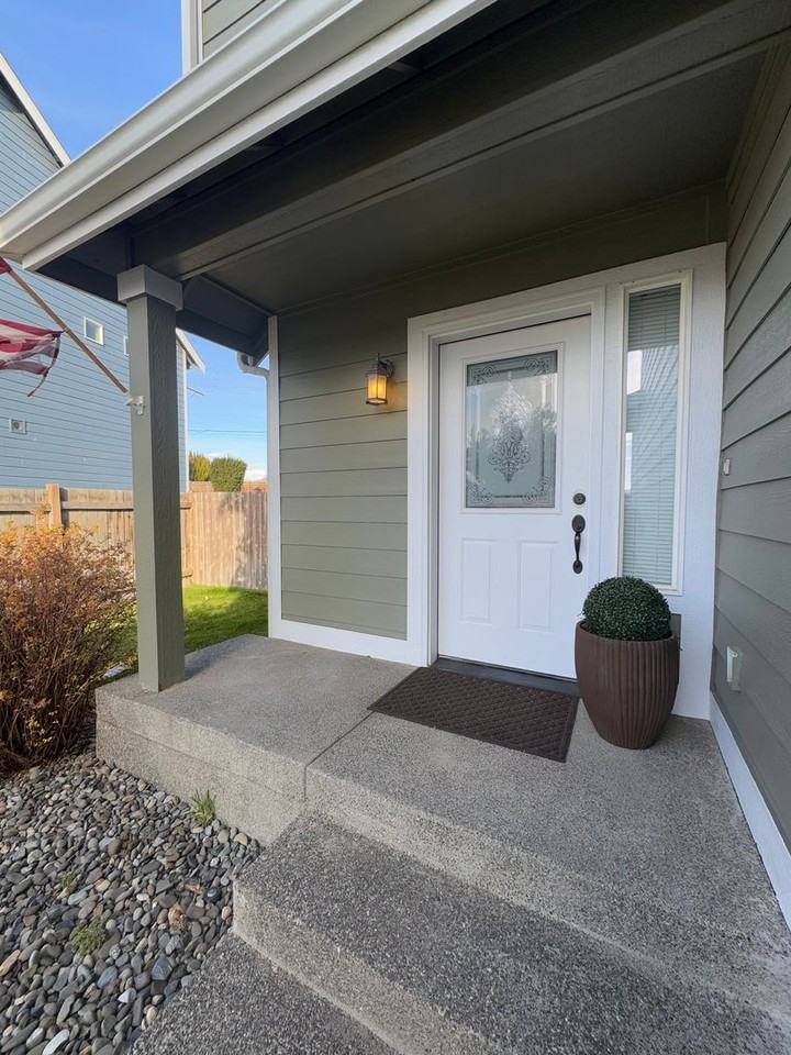 2208 N Clearview Dr - Photo 3 of 38