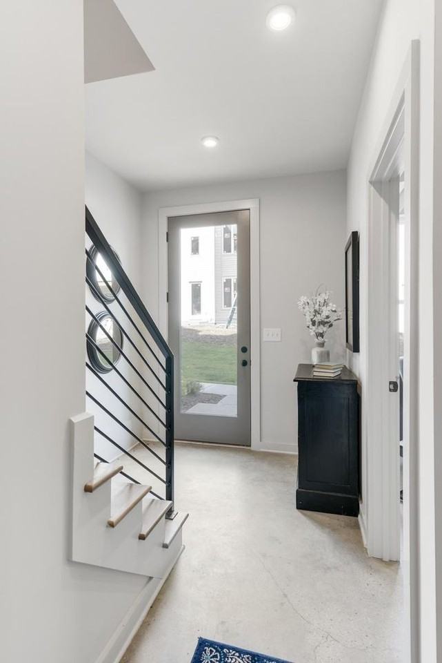 328 E Village Ln - Photo 7 of 16