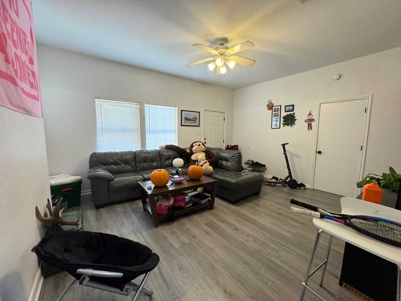 3410 Speedway - Photo 4 of 15