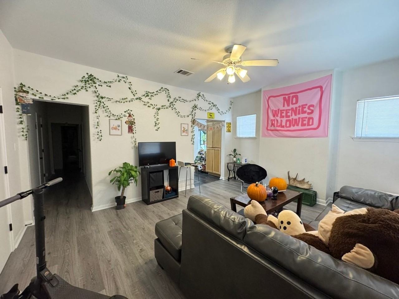 3410 Speedway - Photo 5 of 15