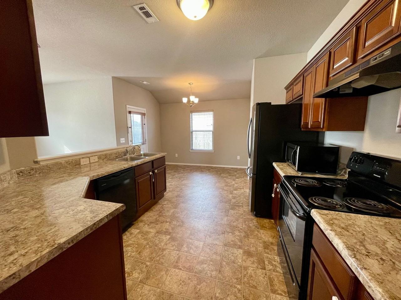 3833 Sanday Ave - Photo 3 of 21