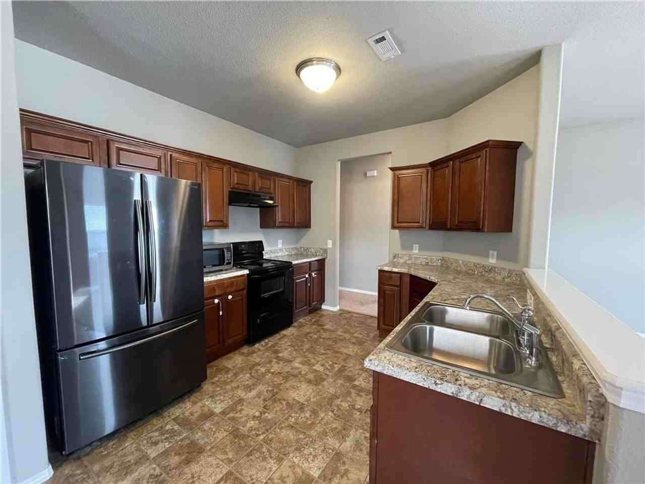 3833 Sanday Ave - Photo 4 of 21