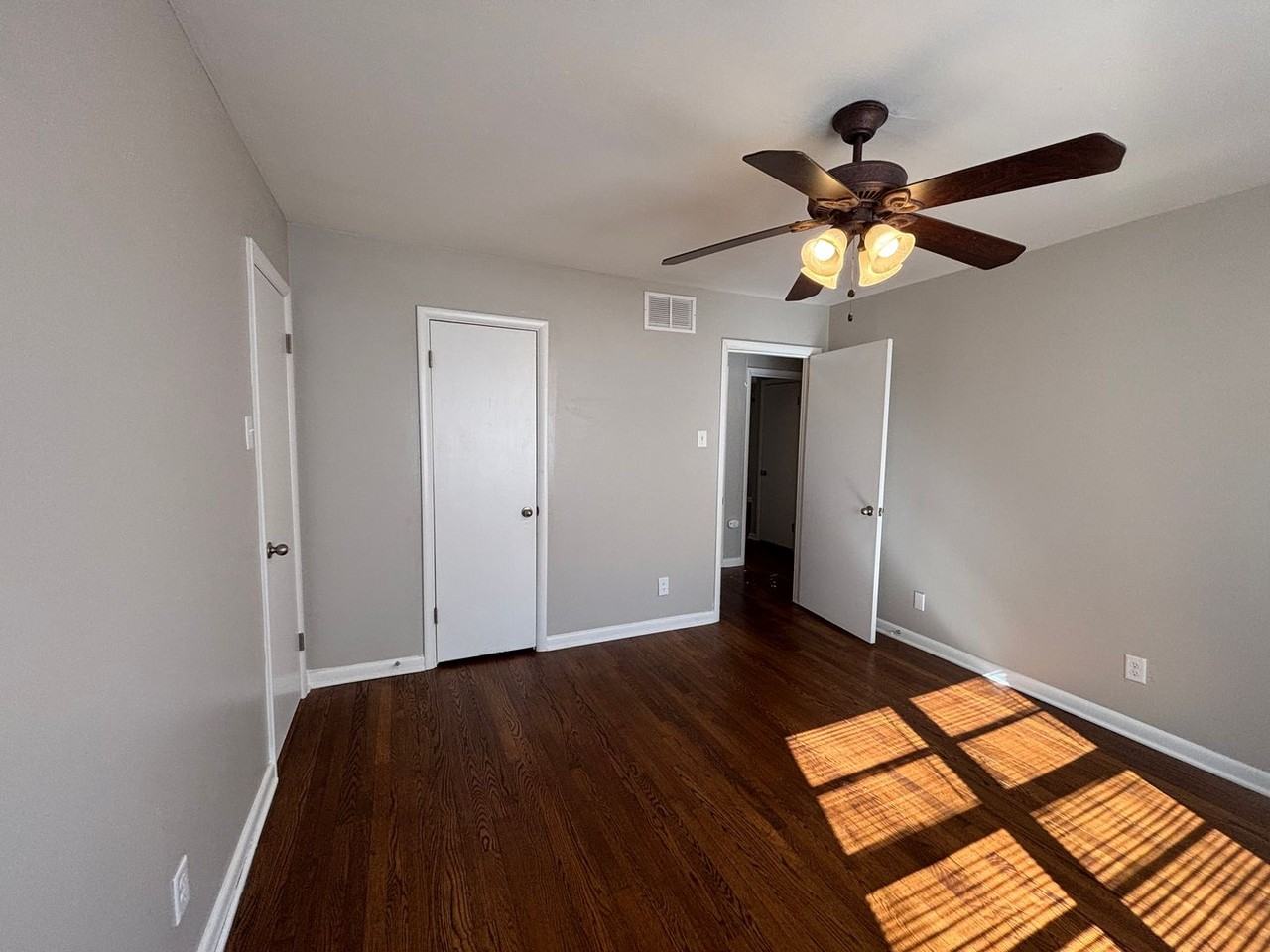 4623 Violet Ave - Photo 5 of 14