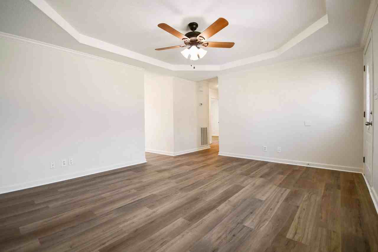 271 Stephanie Dr - Photo 4 of 16