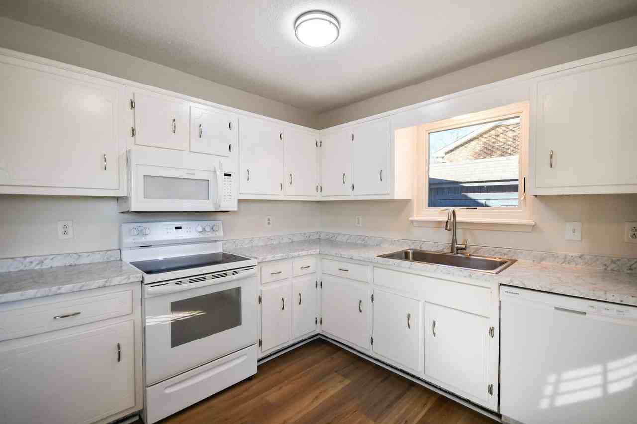 271 Stephanie Dr - Photo 7 of 16