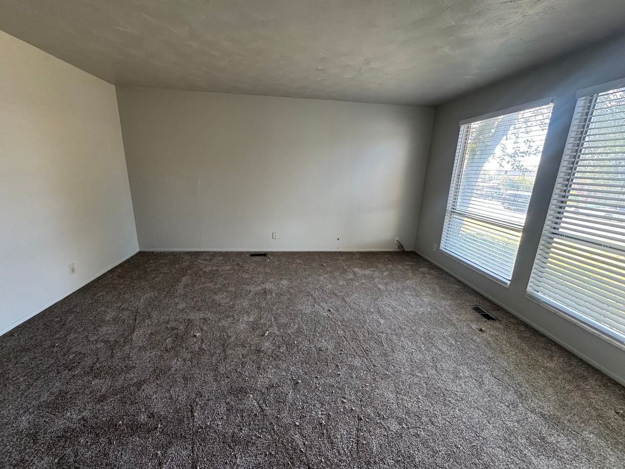 8311 S Wayside Dr - Photo 2 of 12