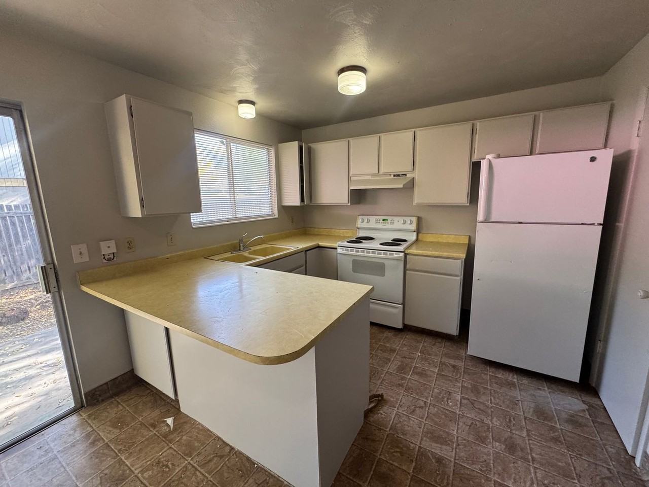 8311 S Wayside Dr - Photo 5 of 12