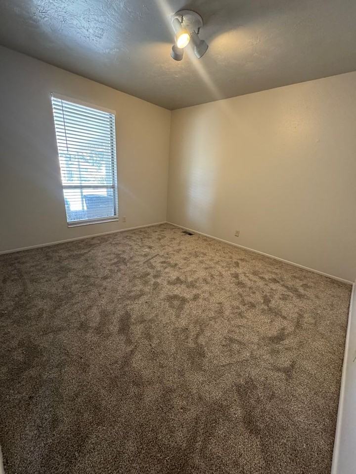 8311 S Wayside Dr - Photo 6 of 12