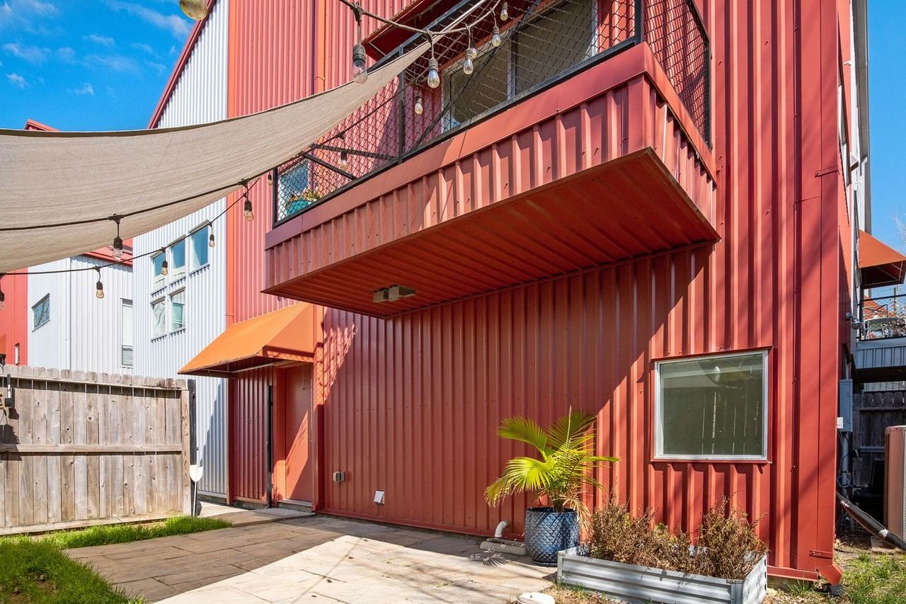 2936 Commerce St - Photo 2 of 42